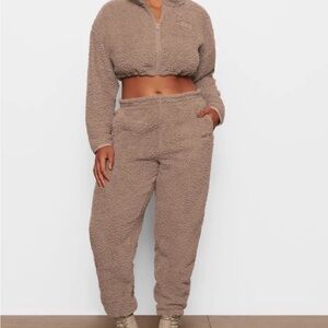 Skims Taupe Teddy Jogger Lounge Pants Large Good Condition